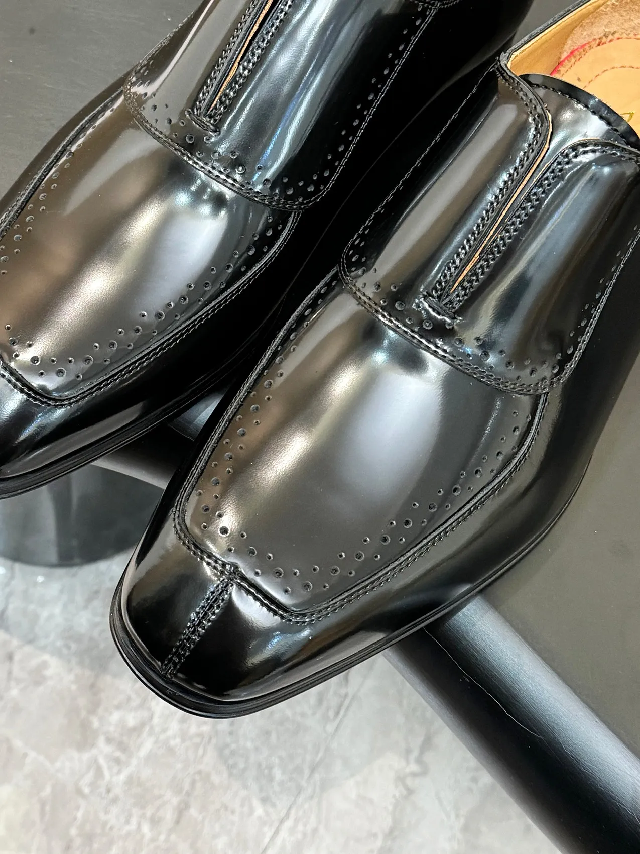Batch 1080 yuan 💰CL～High-end men’s 👔casual loafers with red soles! ••🆑Genuine and top-quality goods from original orders ••✅💯 Purchase goods from top-quality original orders! Original imported patterned cowhide➕Imported cowhide lining➕Cowhide feet➕Original leather outsole~Size: 39-44 (38, 45.46.47 can be customized)